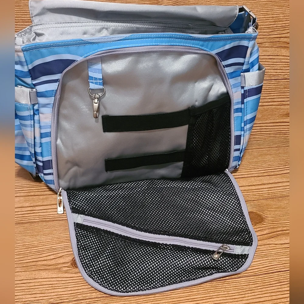 Jujube Classic Messenger Be All Diaper Bag with Changing Pad Cloud Break